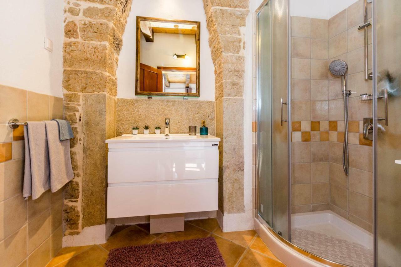 Dvor Strica Grge Apartment Kastelir Ngoại thất bức ảnh