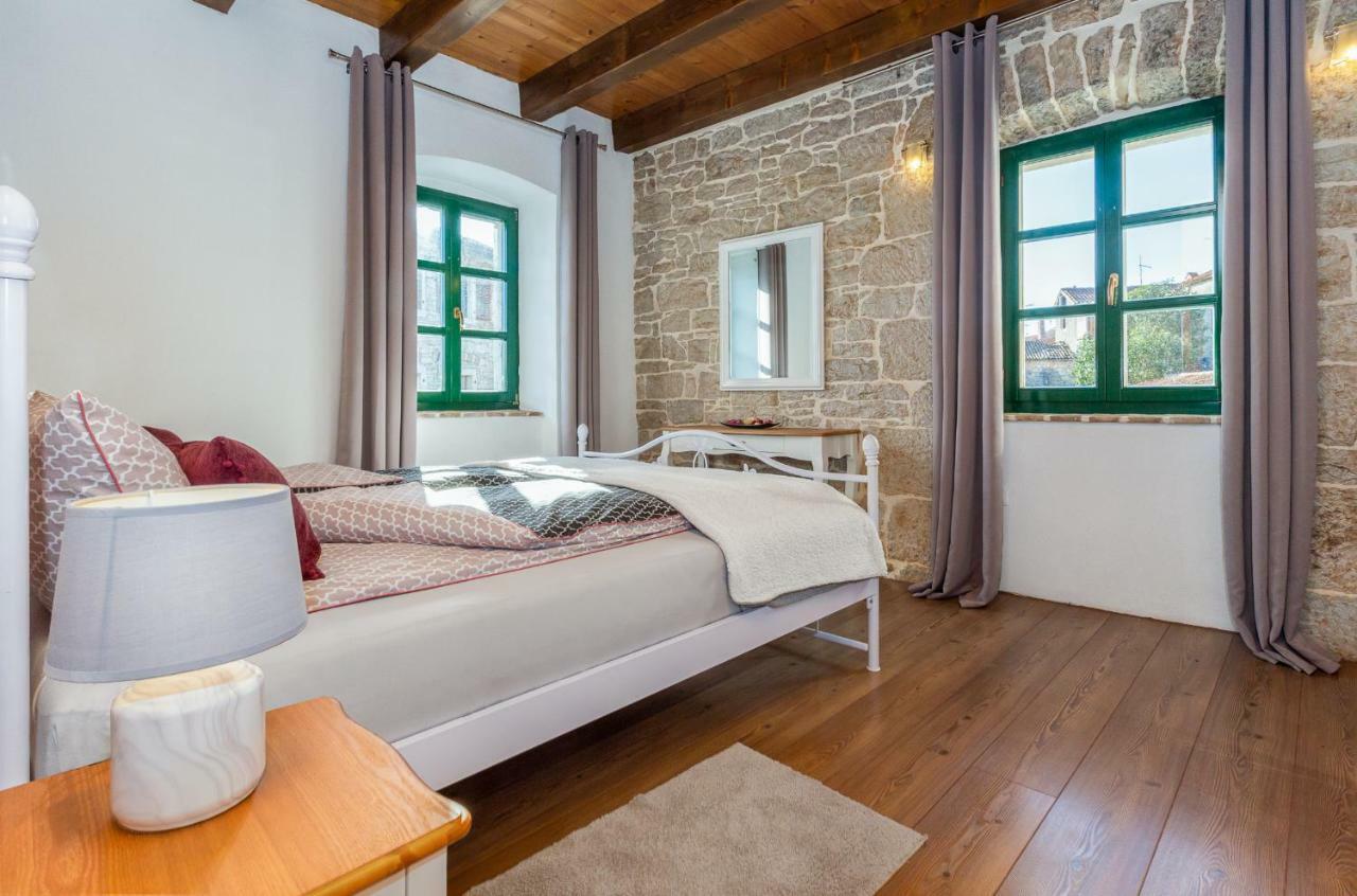 Dvor Strica Grge Apartment Kastelir Ngoại thất bức ảnh